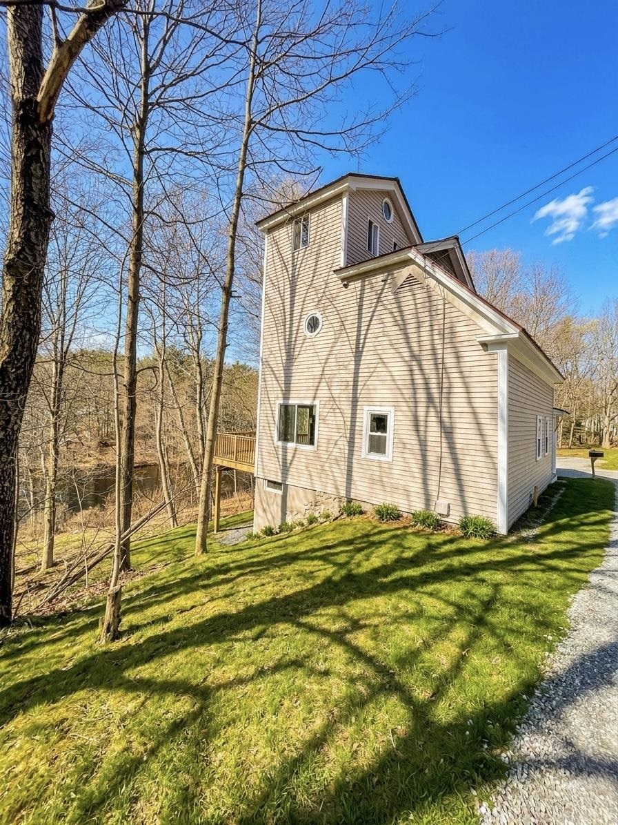 27 Granite Street Peterborough, NH 03458 - Photo 3 of 9