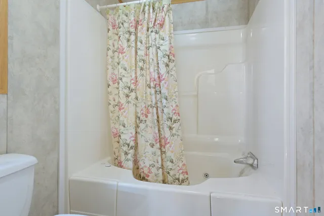 $144,900 | 6 Evergreen Drive, Clinton, CT 06413