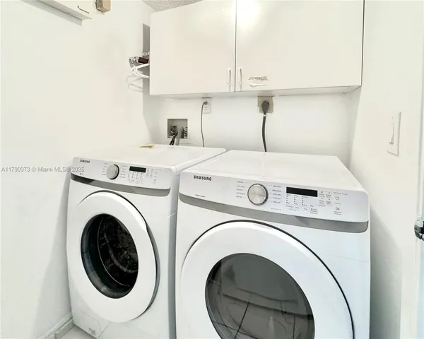 a close up view of washer and dryer
