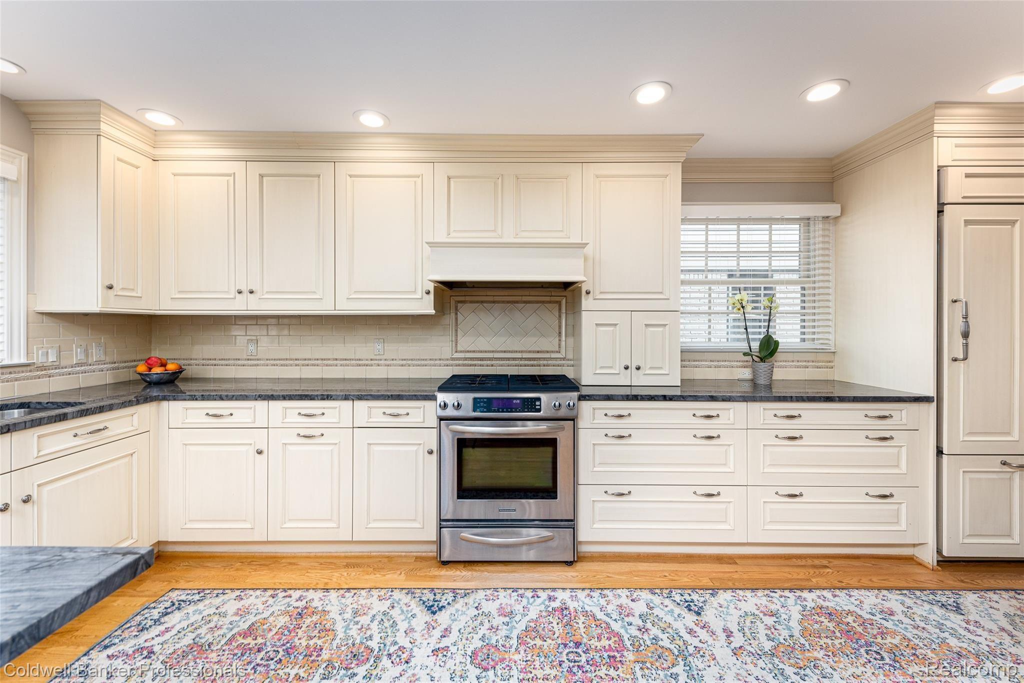 337 McMillan Road Grosse Pointe, MI 48236 - Photo 11 of 37 337 McMillan (29 of 48).jpg