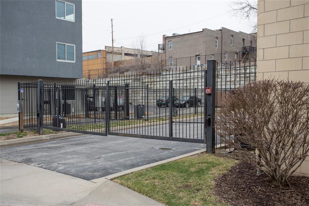 2923 Gillham Road, Unit 2 Kansas City, MO 64108 - Photo 31 of 32