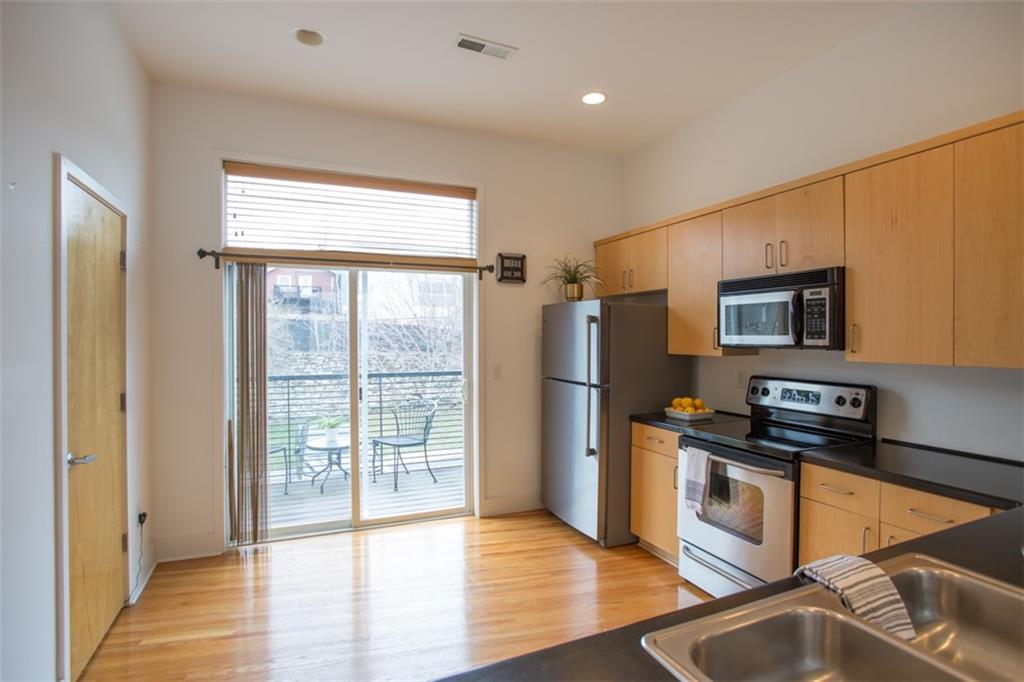 2923 Gillham Road, Unit 2 Kansas City, MO 64108 - Photo 6 of 32