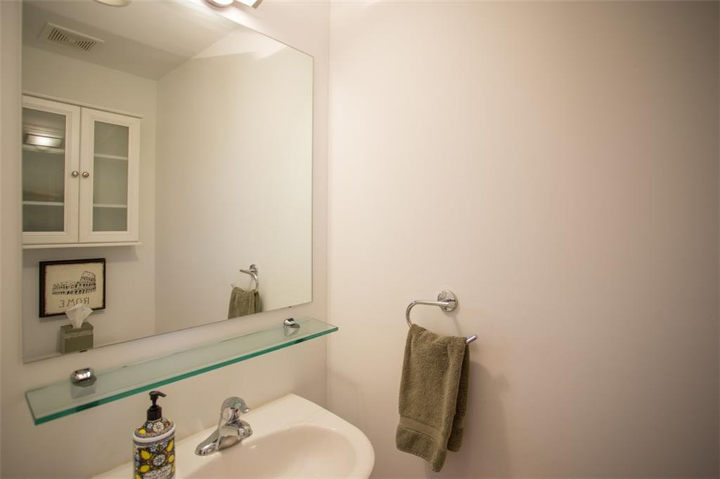 2923 Gillham Road, Unit 2 Kansas City, MO 64108 - Photo 9 of 32