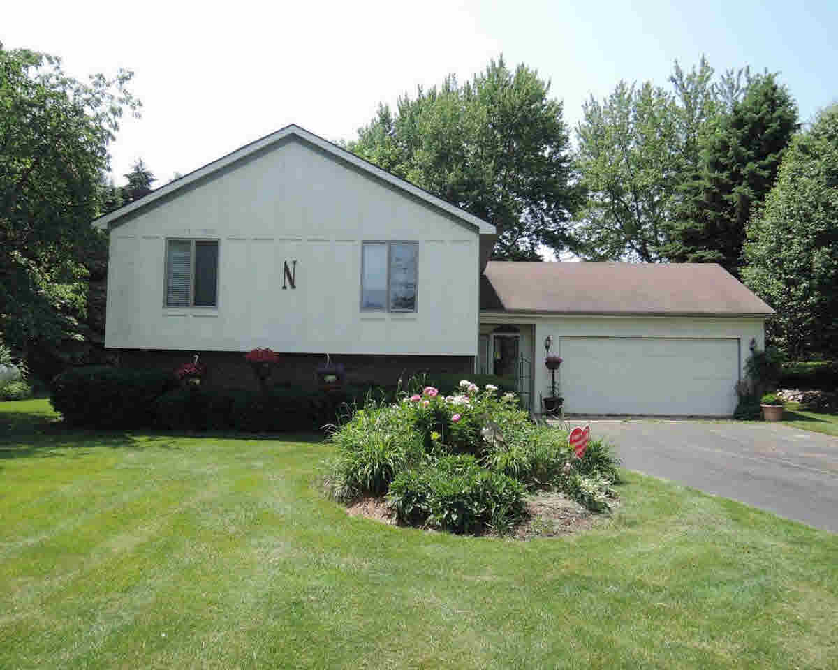 18374 Hickory Ridge Road Fenton, MI 48430 - Photo 1 of 22 21288261.JPG