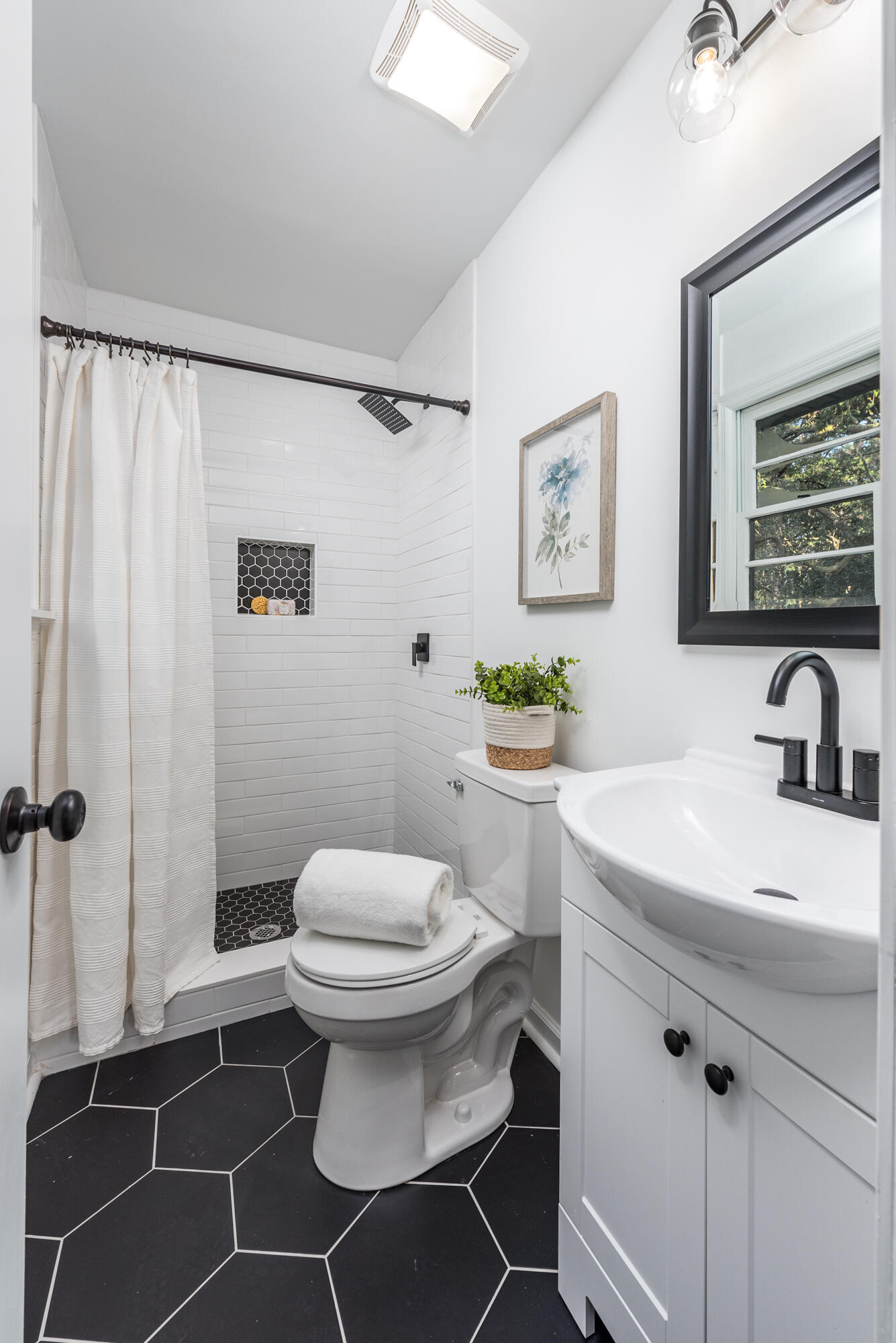 1830 Christian Road Charleston, SC 29407 - Photo 13 of 20 Full bathroom 1