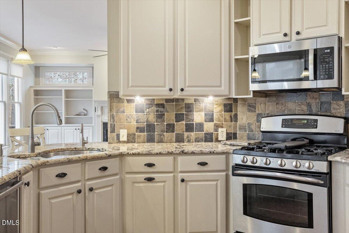 1905 Freewood Court Raleigh, NC 27606 - Photo 21 of 49 beyc69695417d857e