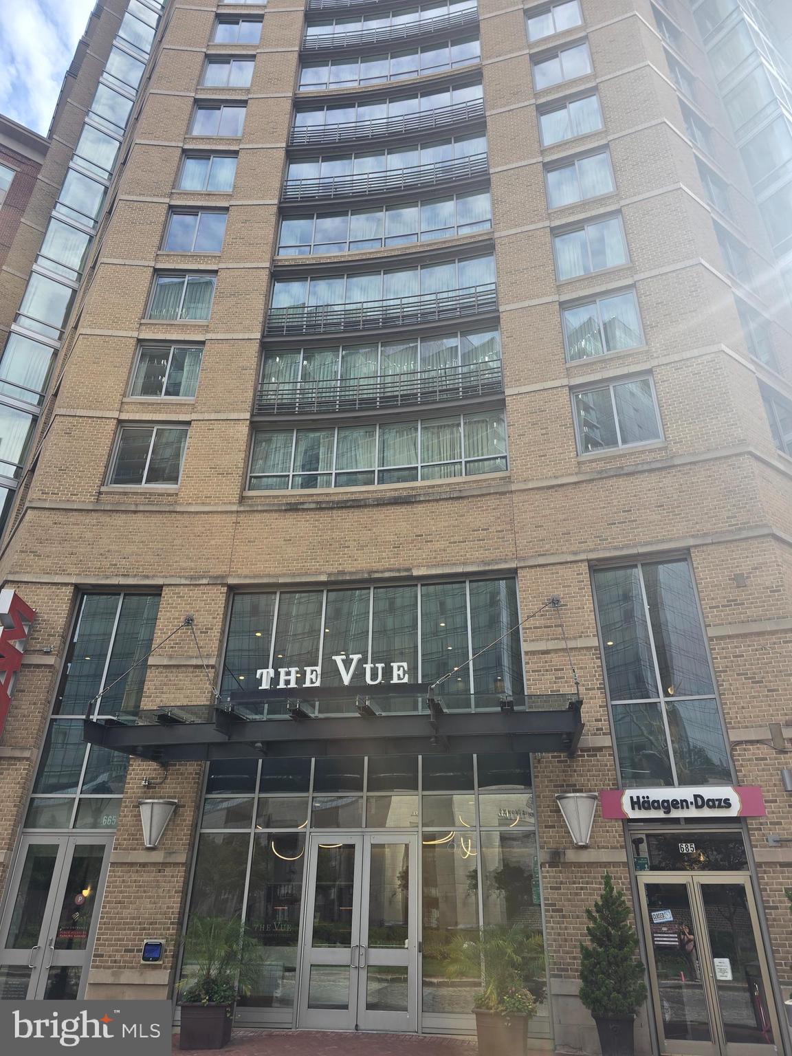 675 President Street, Unit 1609 Baltimore, MD 21202 - Photo 9 of 13 a front view of a building