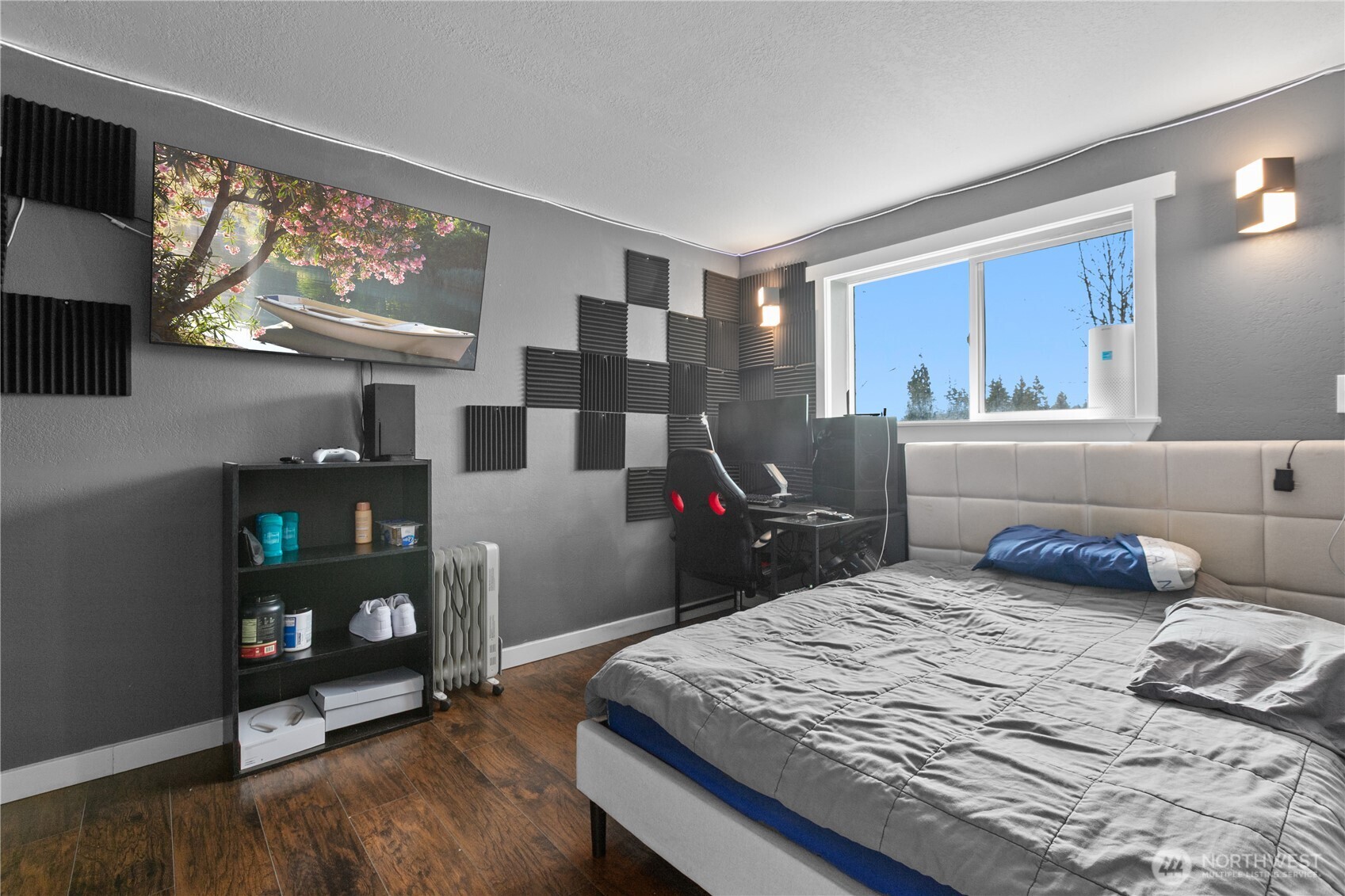 22731 Prairie Road Sedro-Woolley, WA 98284 - Photo 14 of 37 a bedroom with a bed and a bookshelf