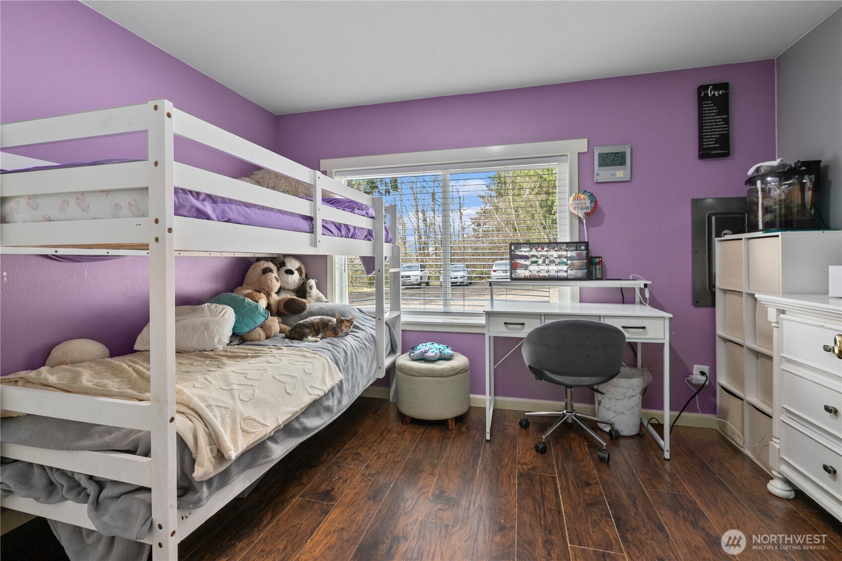 22731 Prairie Road Sedro-Woolley, WA 98284 - Photo 19 of 37 a bedroom with a bed and a desk