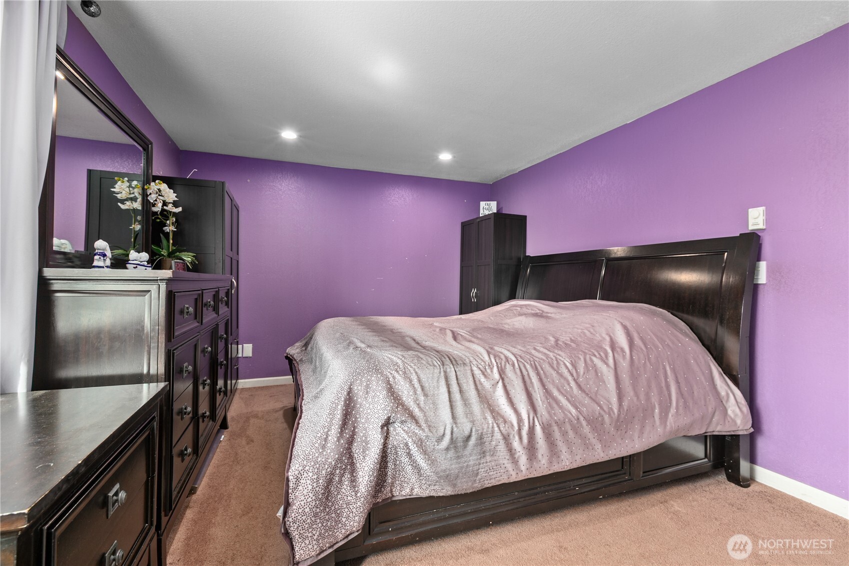 22731 Prairie Road Sedro-Woolley, WA 98284 - Photo 21 of 37 a bed room with a bed and a television