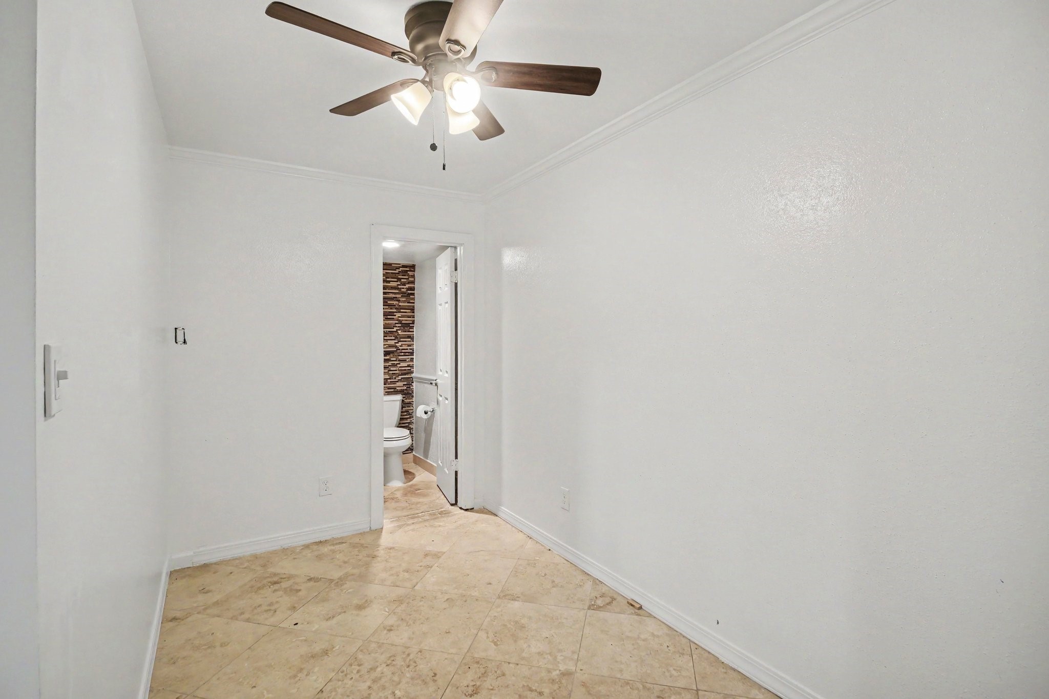 5801 Lumberdale Road, Unit 78 Houston, TX 77092 - Photo 12 of 35 Versatile flex space perfect for an office, complete with a convenient half bath.