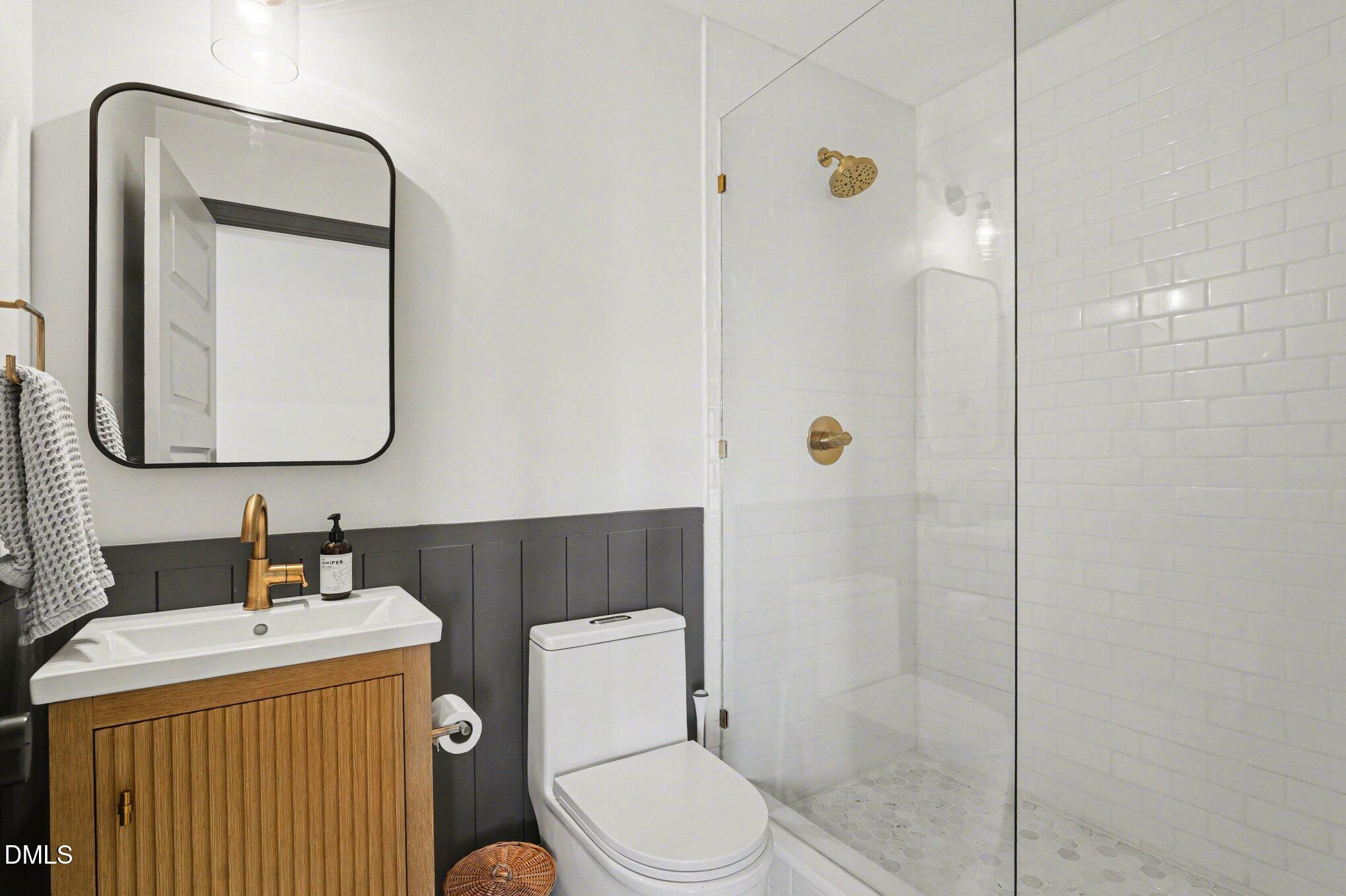 7224 Bedford Ridge Drive Apex, NC 27539 - Photo 30 of 42 Third Floor bath