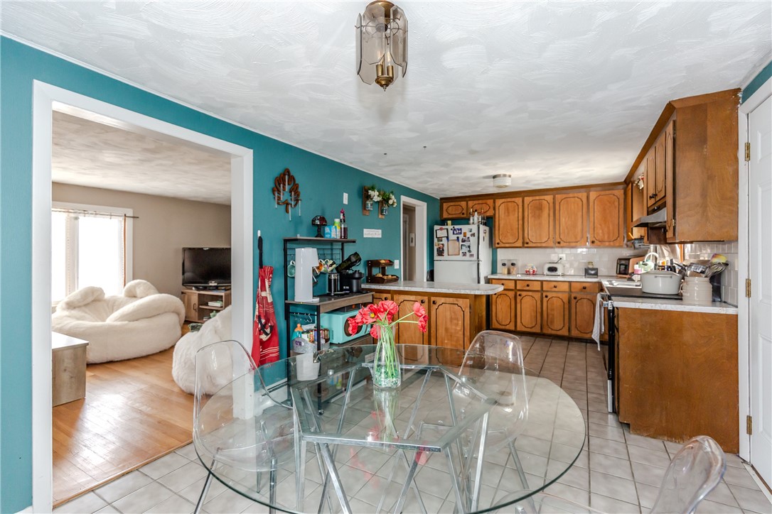 60 Ruskin Avenue Woonsocket, RI 02895 - Photo 19 of 31 2nd Floor Dining Area