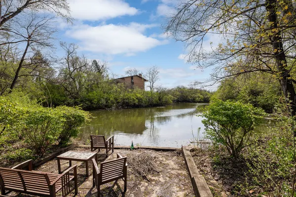 $265,000 | 5505 Lakeside Drive, Unit 2F, Lisle, IL 60532