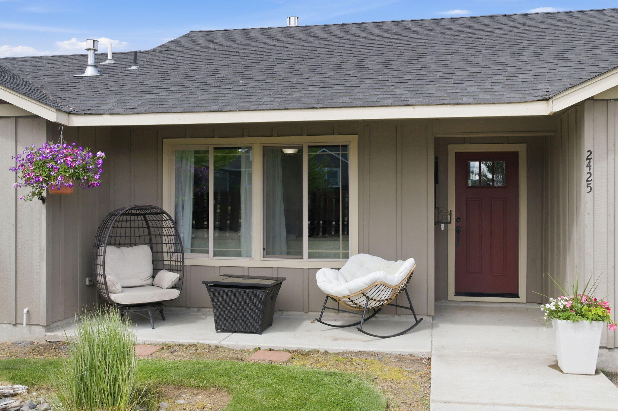 2425 Northwest 7th Street Redmond, OR 97756 - Photo 3 of 23