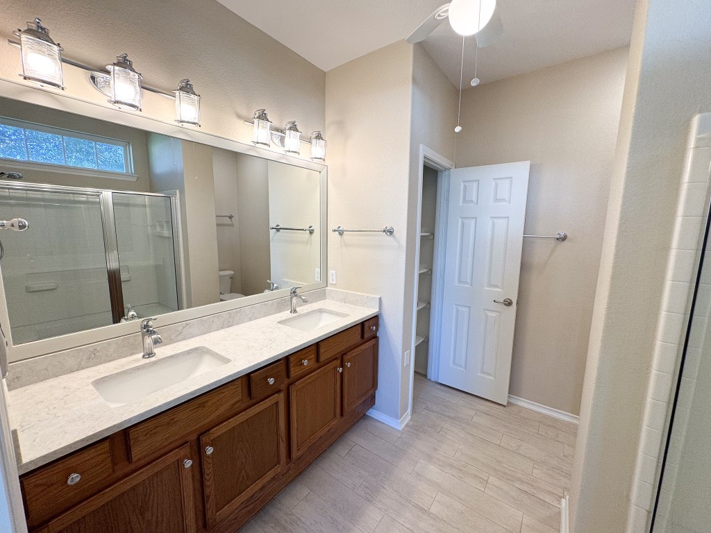 100 Sunbird Court Georgetown, TX 78633 - Photo 25 of 40 Primary Bathroom