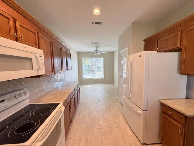 $2,200 | 100 Sunbird Court, Georgetown, TX 78633