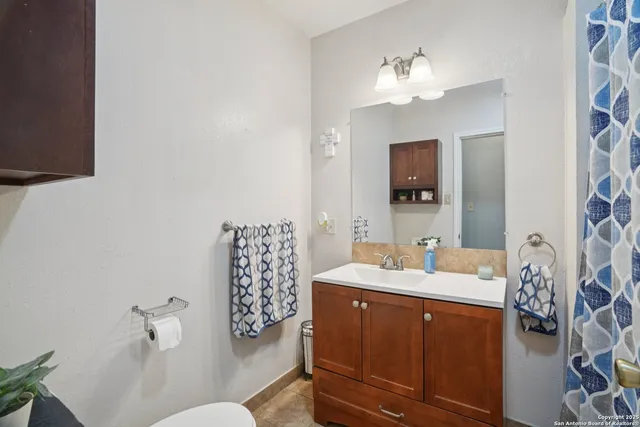 $230,000 | 714 North Esplanade Street, Karnes City, TX 78118