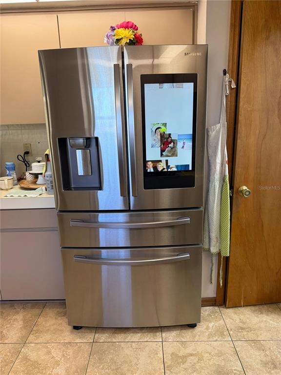 5389 Frost Road Spring Hill, FL 34606 - Photo 36 of 60 a hallway with washer and dryer