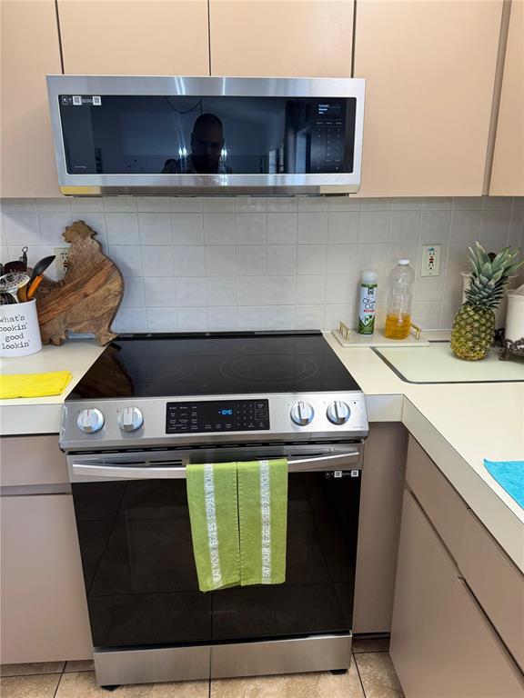 5389 Frost Road Spring Hill, FL 34606 - Photo 44 of 60 a close view of washer and dryer