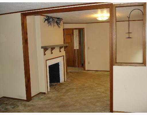 33 Collins Street Woonsocket, RI 02895 - Photo 3 of 8 Living Room.