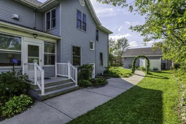 $495,000 | 915 Lake Boulevard Northeast, Bemidji, MN 56601
