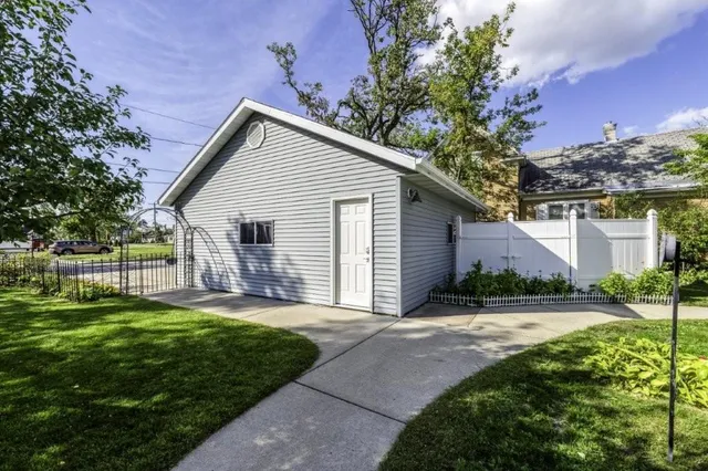 $518,900 | 915 Lake Boulevard Northeast, Bemidji, MN 56601