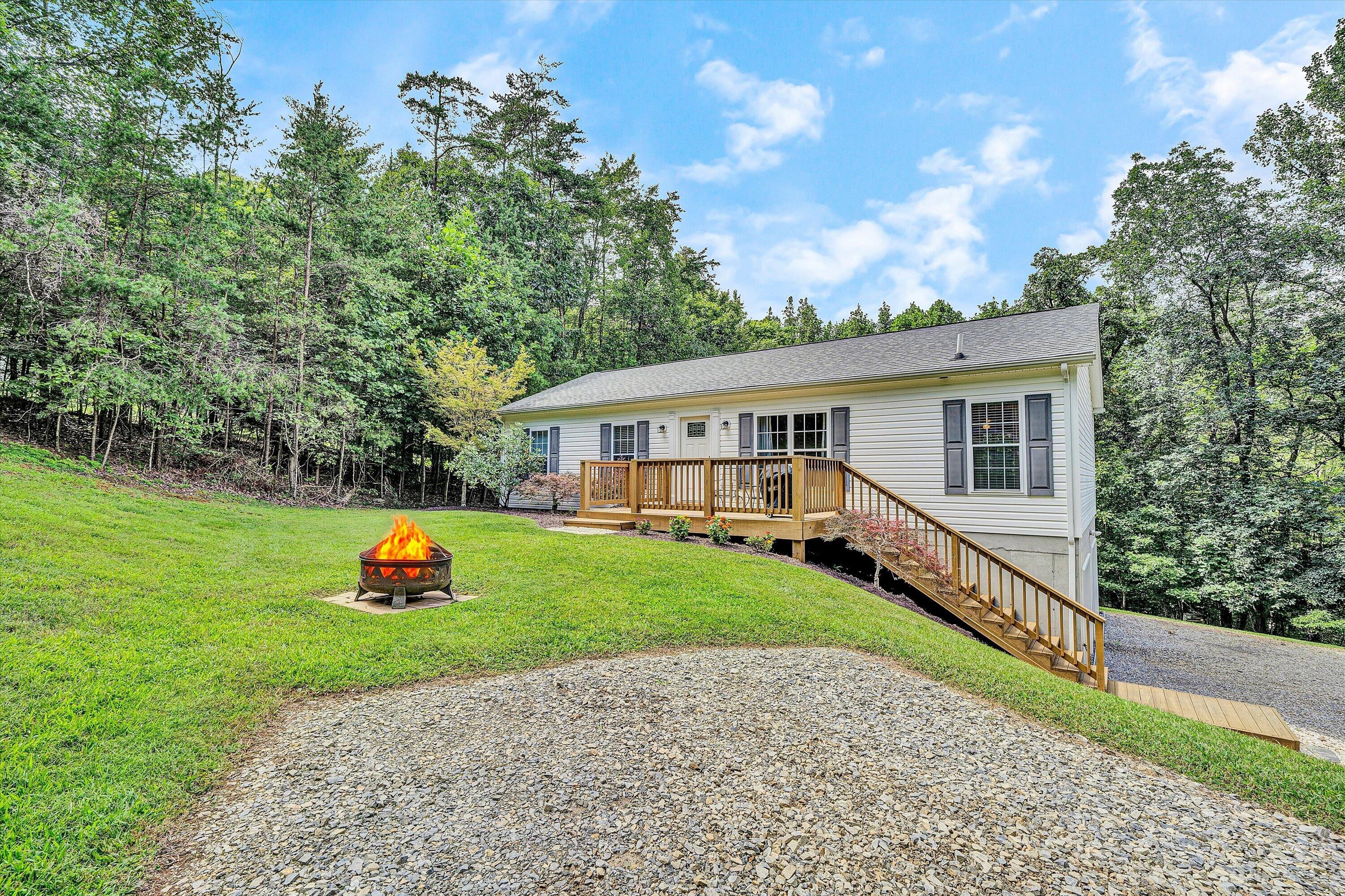 2750 Rutrough Road Southeast Roanoke, VA 24014 - Photo 3 of 40 01-SGP-00235 - Edited