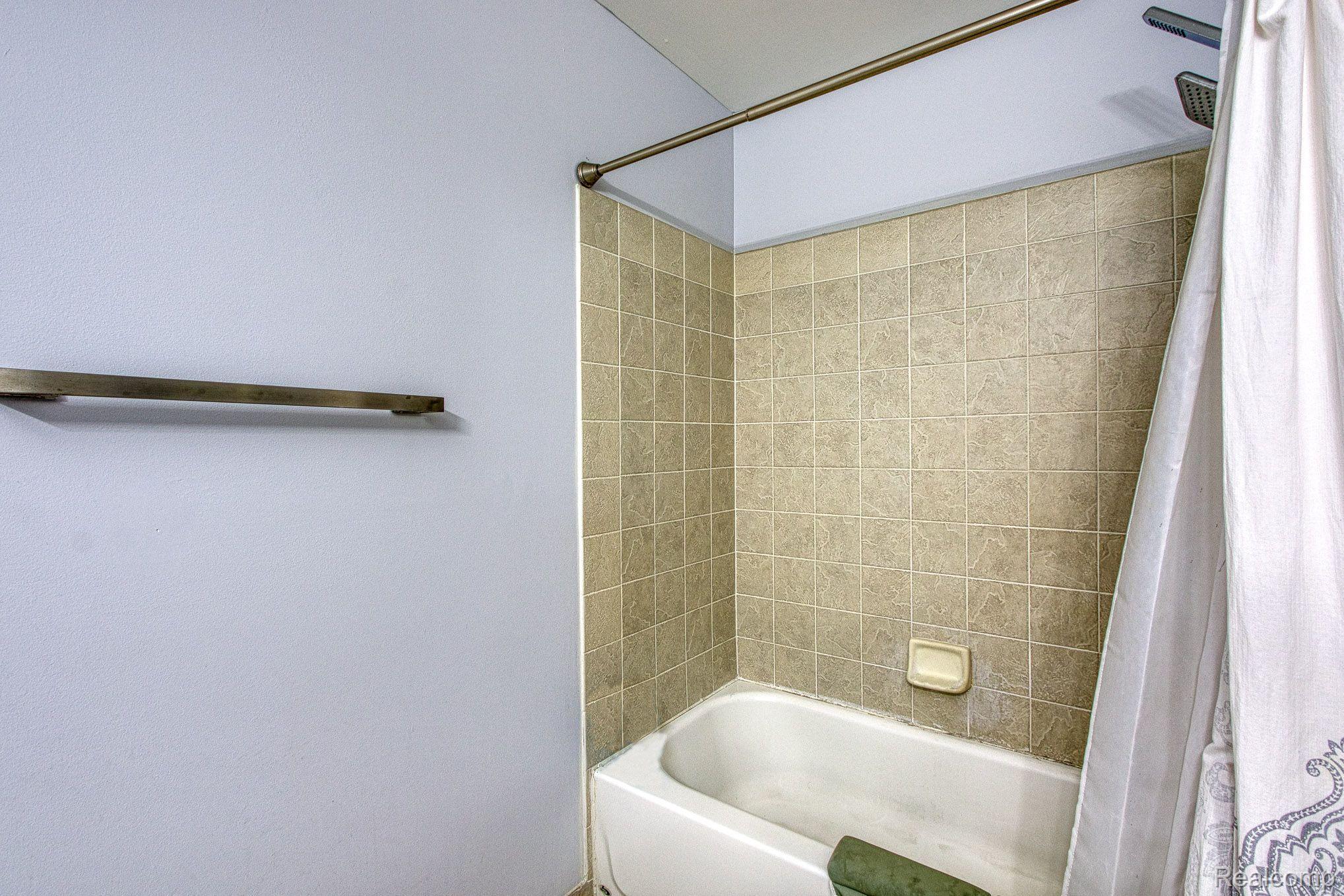 1899 Flagstone Circle Rochester, MI 48307 - Photo 28 of 37 Gallery Image 28
