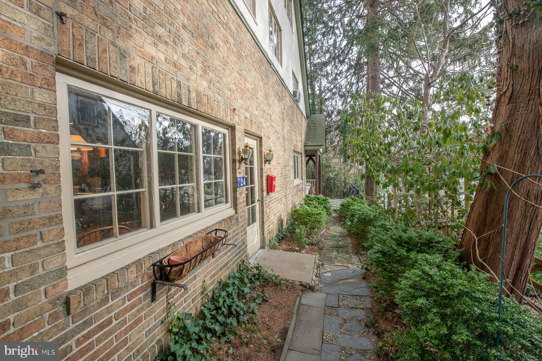724 East Manoa Road Havertown, PA 19083 - Photo 34 of 36