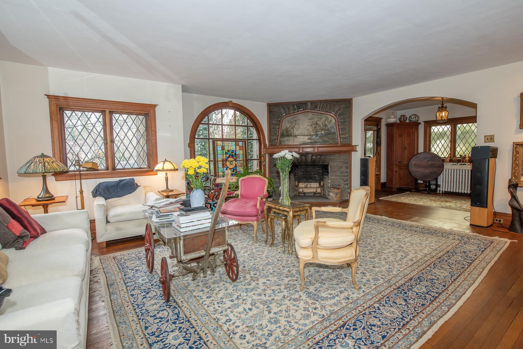 724 East Manoa Road Havertown, PA 19083 - Photo 7 of 36 Living Room