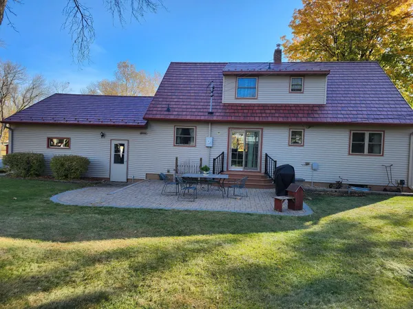 $215,000 | 330 1st Street West, Lake Lillian, MN 56253