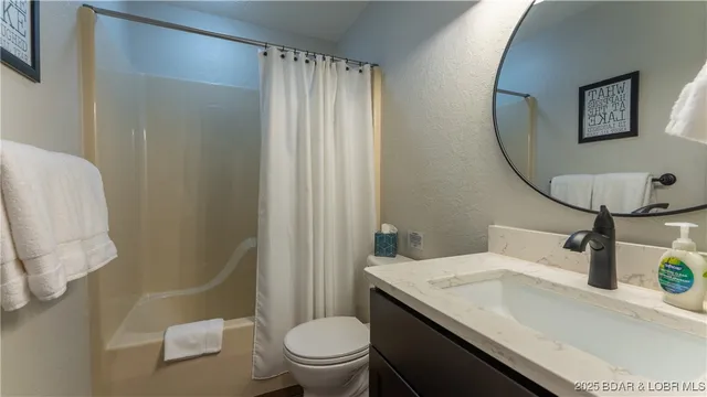 $899,900 | 59 Ginger Point, Lake Ozark, MO 65049