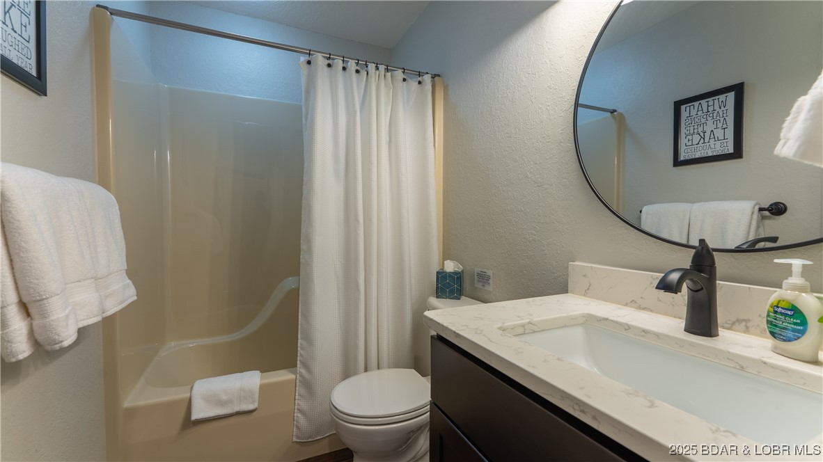 59 Ginger Point Lake Ozark, MO 65049 - Photo 13 of 38