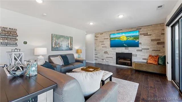 $899,900 | 59 Ginger Point, Lake Ozark, MO 65049