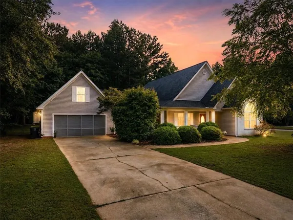 $305,000 | 300 Cobb Court, Hampton, GA 30228