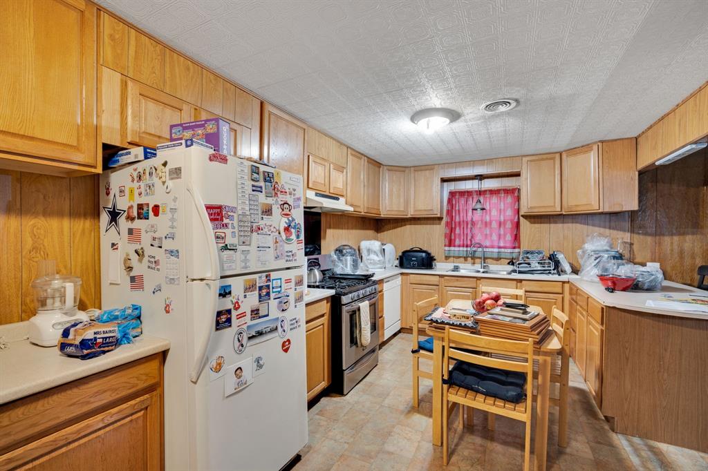 846 Truman Circle Lancaster, TX 75146 - Photo 26 of 30 a kitchen with stainless steel appliances a stove a refrigerator and a refrigerator
