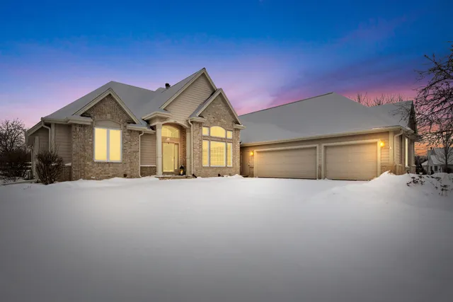 $989,000 | W132-n6509 West View Court, Menomonee Falls, WI 53051