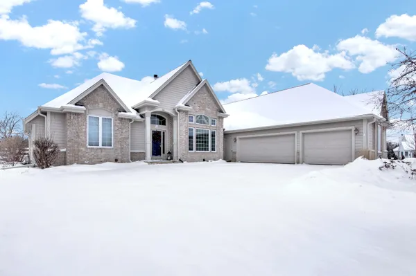 $989,000 | W132-n6509 West View Court, Menomonee Falls, WI 53051