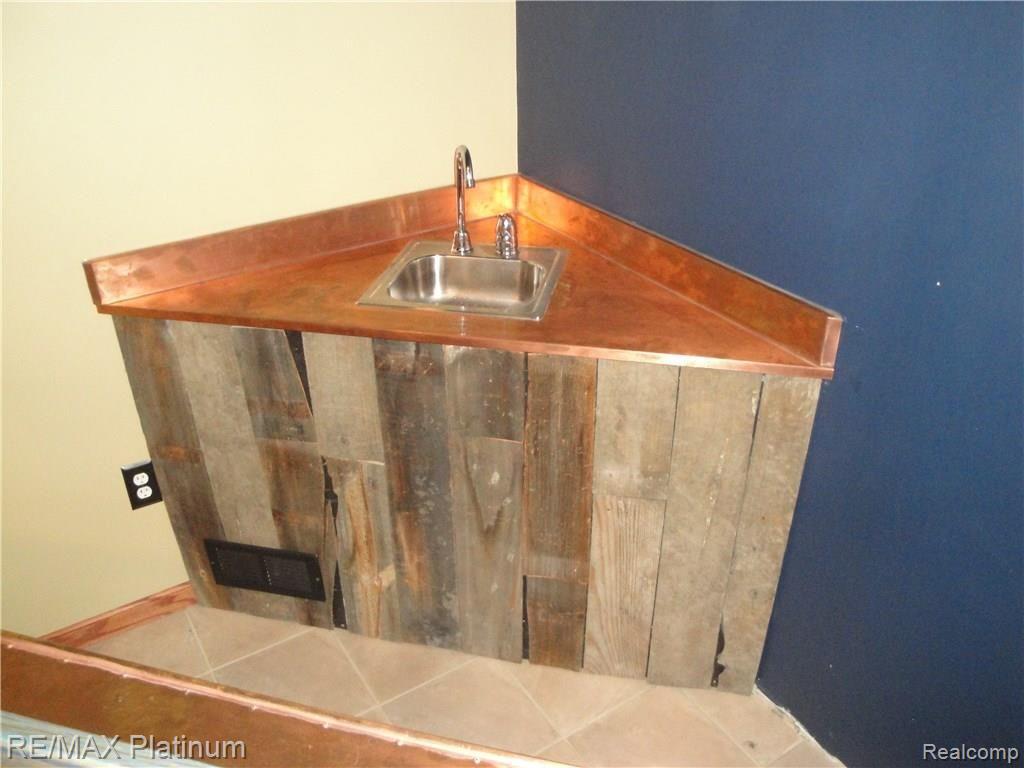 1201 Oakcrest Road Howell, MI 48843 - Photo 46 of 57 Custom corner wet bat. (Sump pump is behind, wall has removable front panel)