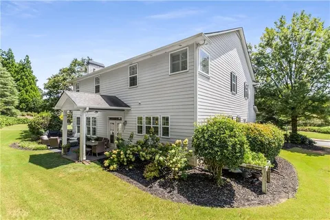 a view of a tennis court