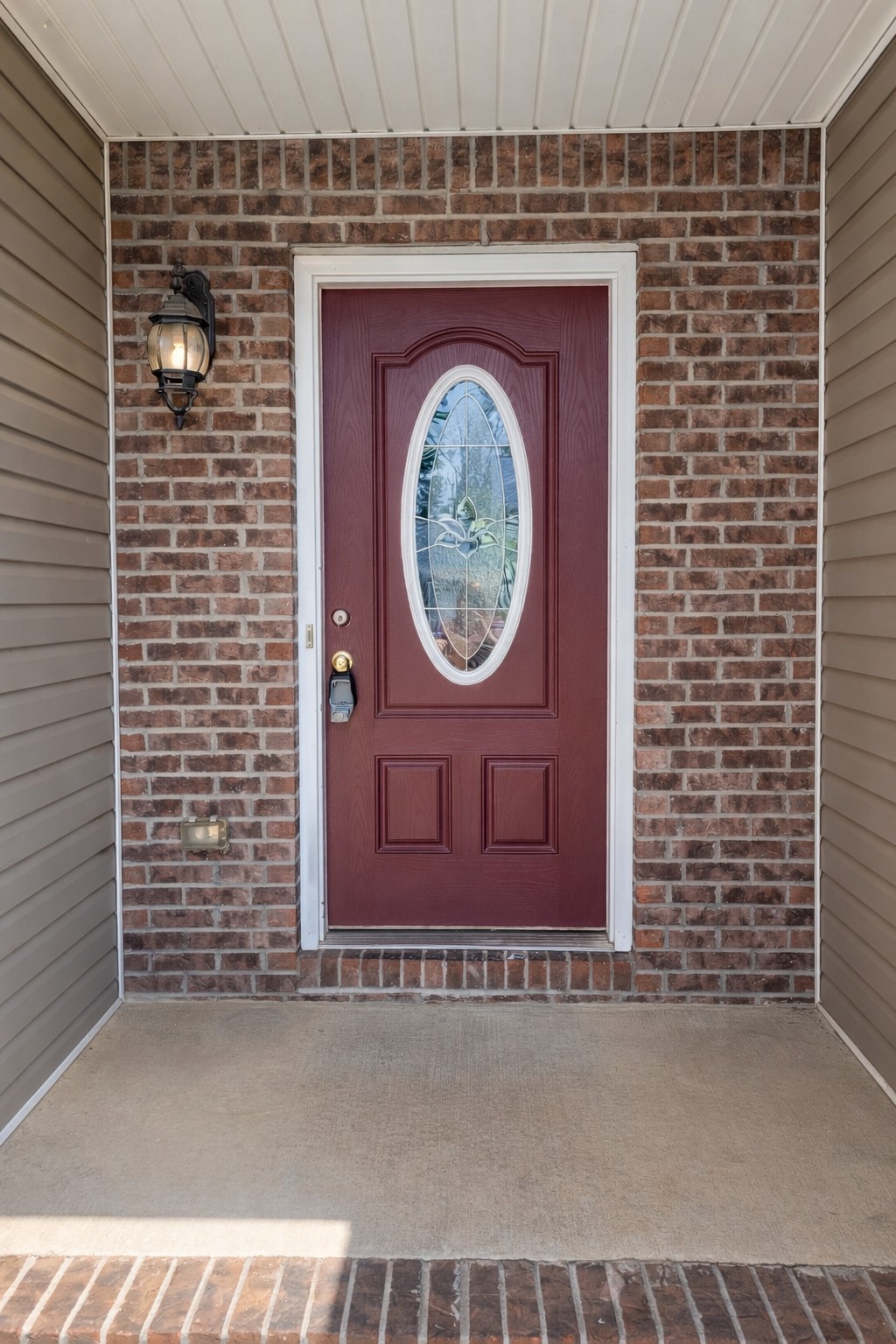 1809 Abrams Road Clarksville, TN 37042 - Photo 2 of 43 a front view of a house