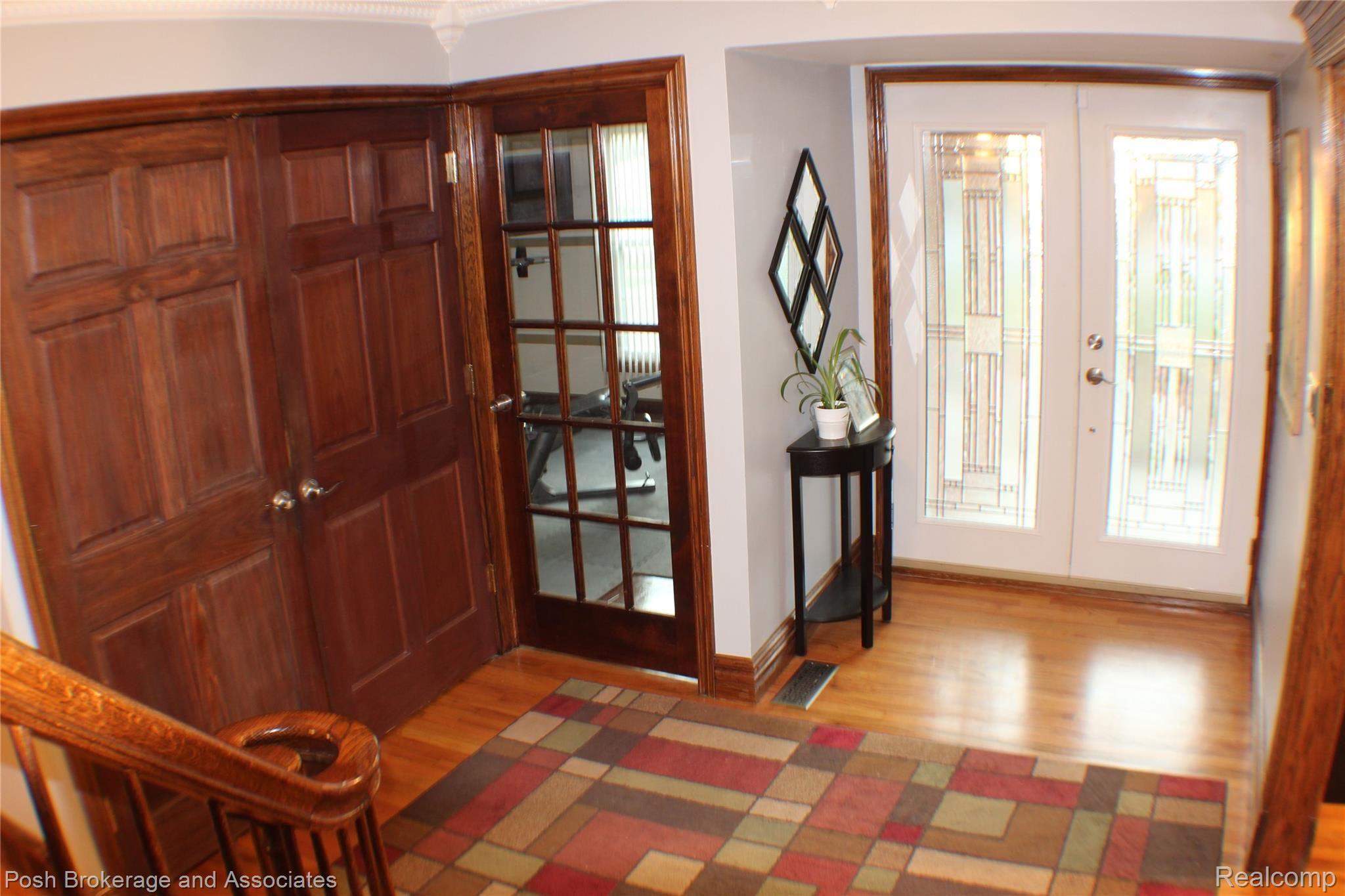 27220 Harvard Road Southfield, MI 48076 - Photo 6 of 72 Foyer.jpeg