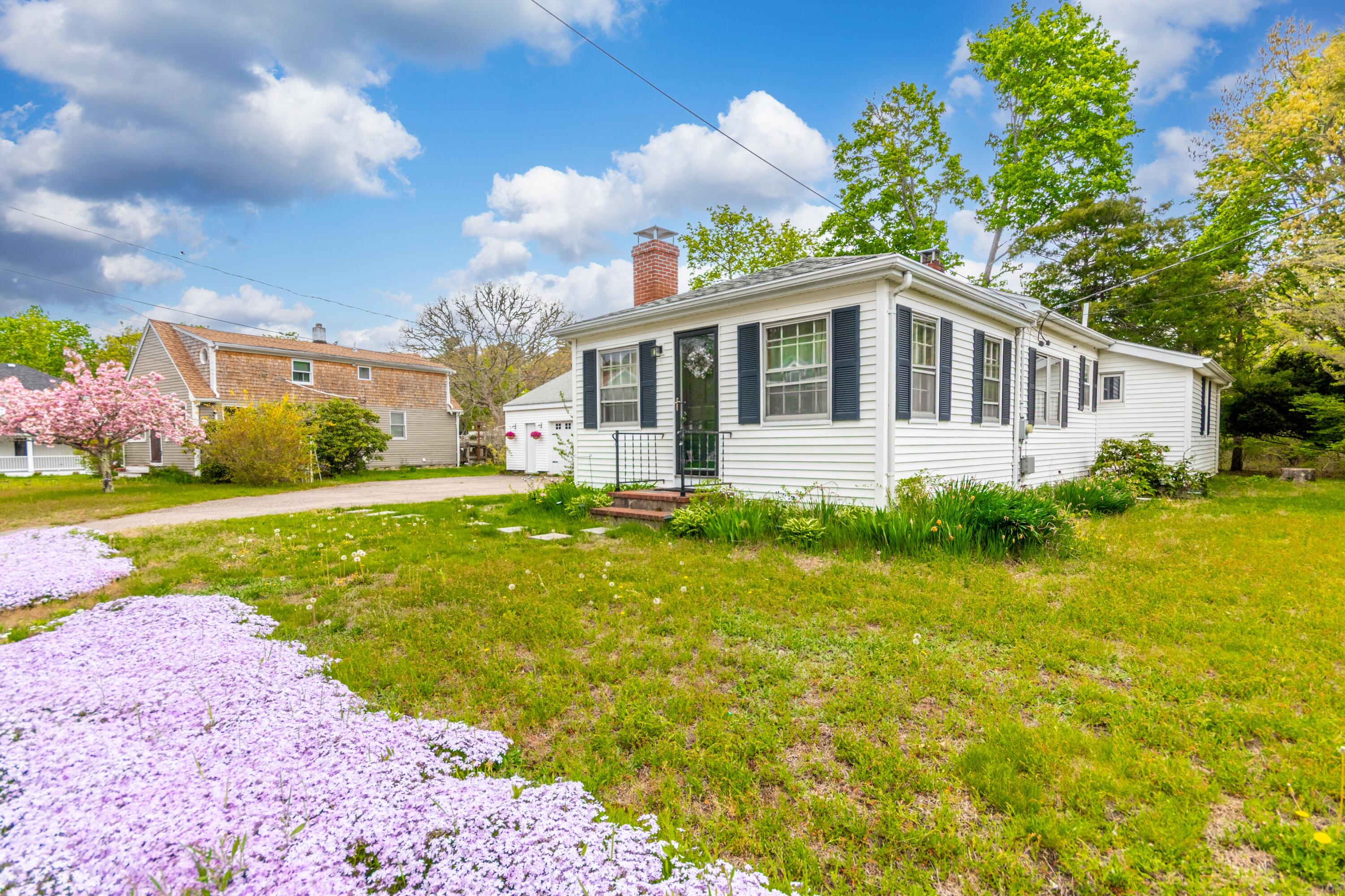 1003 Point Road Marion, MA 02738 - Photo 25 of 30 a front view of a house with garden