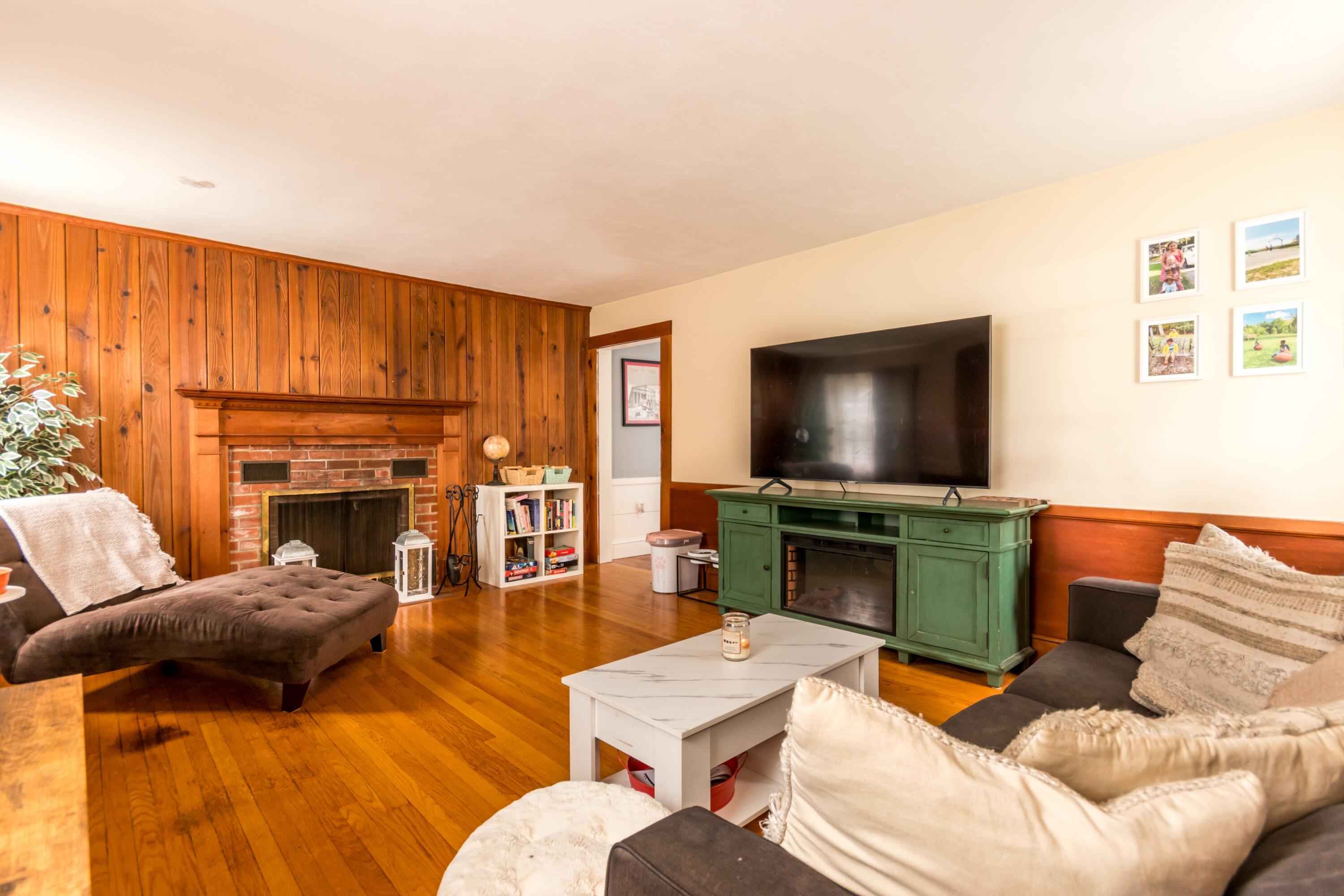 1003 Point Road Marion, MA 02738 - Photo 5 of 30 a living room with furniture and a flat screen tv