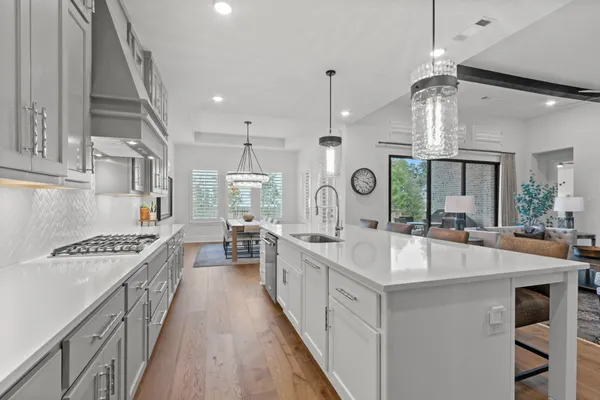 $899,000 | 902 Falcon Hollow Lane, Pinehurst, TX 77362