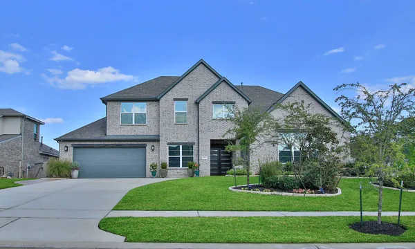 $899,000 | 902 Falcon Hollow Lane, Pinehurst, TX 77362