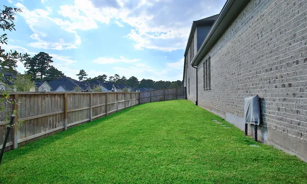 $899,000 | 902 Falcon Hollow Lane, Pinehurst, TX 77362