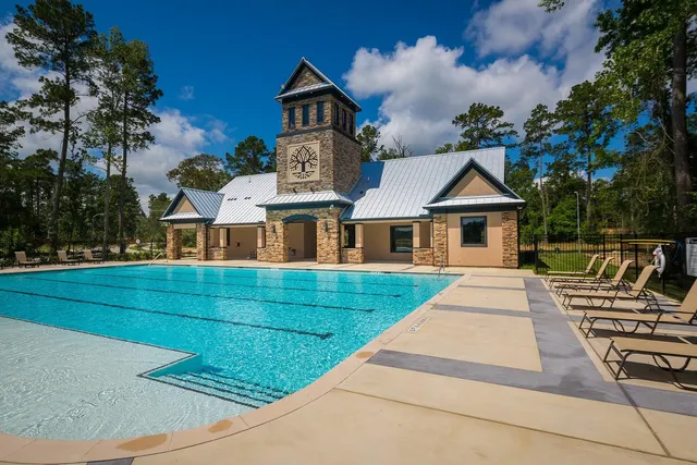 $940,000 | 902 Falcon Hollow Lane, Pinehurst, TX 77362