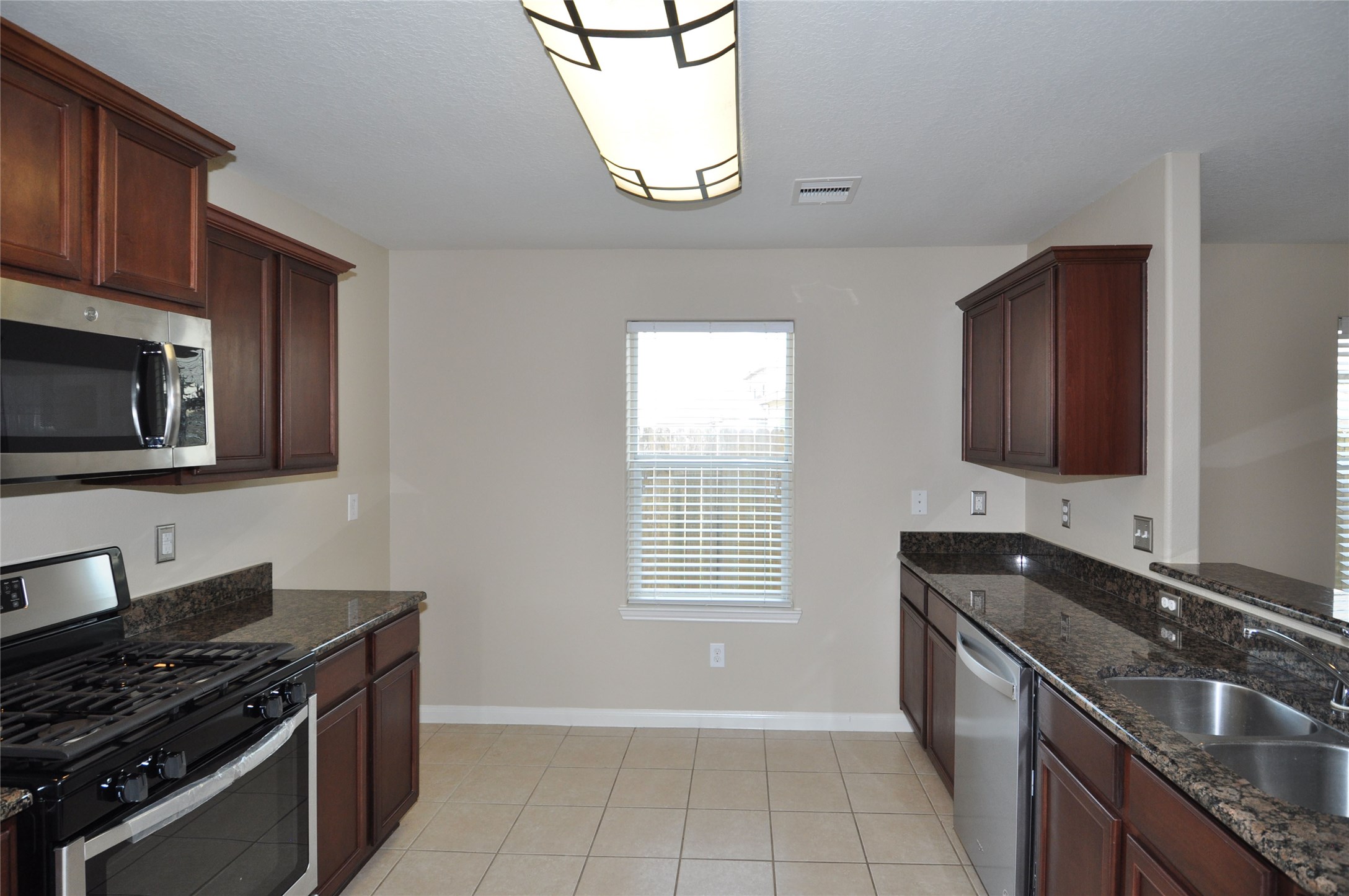 9434 Turquoise Meadow Lane Rosharon, TX 77583 - Photo 9 of 39 Gallery Image 9